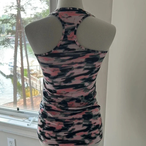 - Lululemon Nulu Racerback Tank, Size 6, EUC, Slim Fit - Picture 4 of 6
